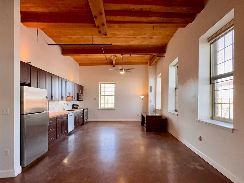 Building Photo - 35 Riverwalk Way