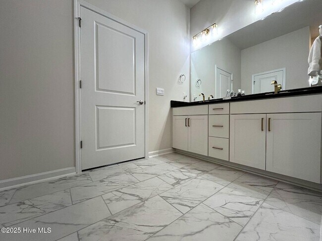 Building Photo - 742 Carnegie court