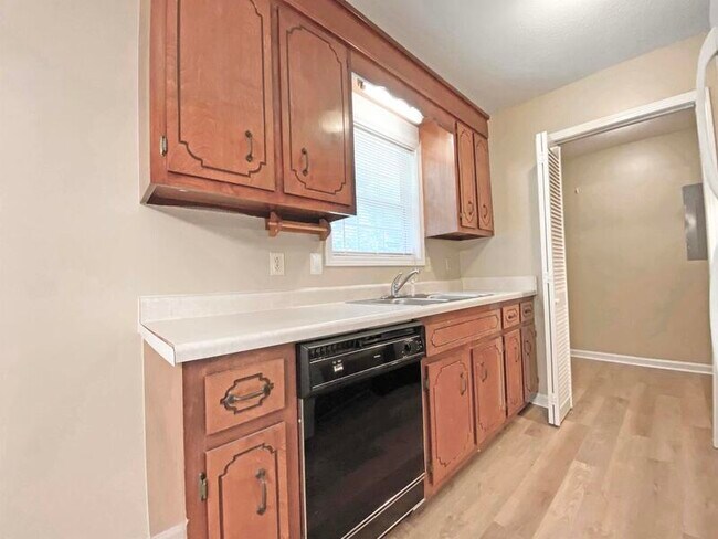 Building Photo - 581 Oakmont Dr