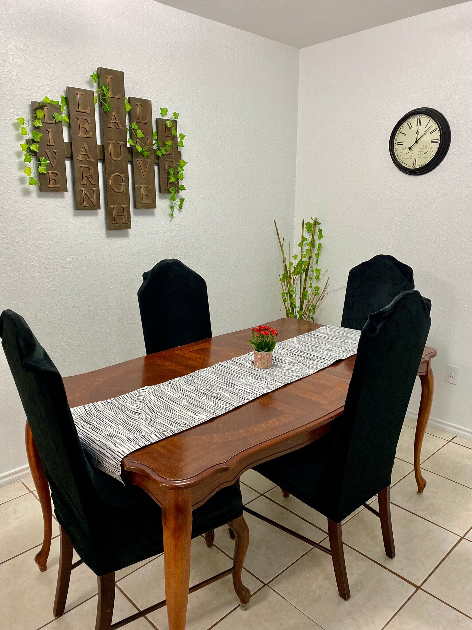 Dinning area large enough for a 6 chair table. - 6748 Trail Lake Dr
