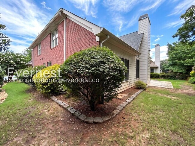 Building Photo - 5 Bed/3.5 Bath Home with Garage /Available Now!