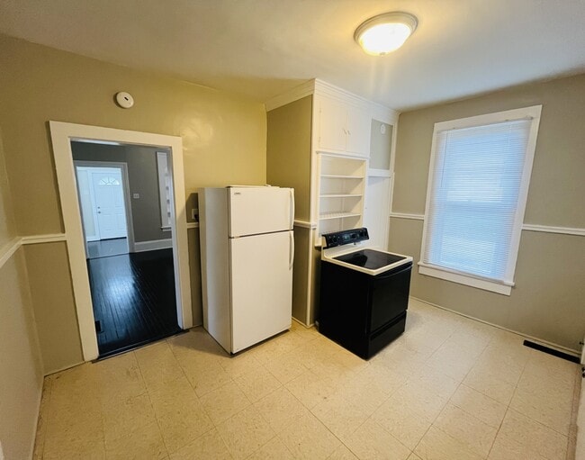 Building Photo - 321 N East St