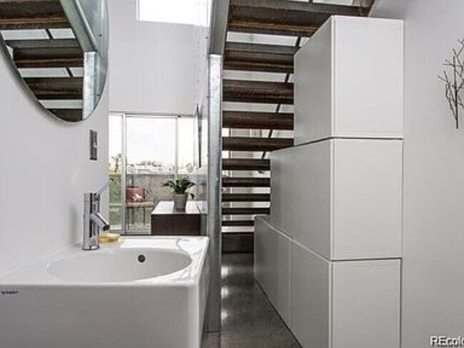 Building Photo - 3457 Ringsby Ct
