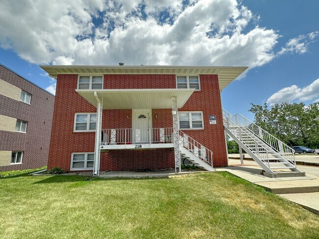 Interior Photo - 218 N Hyland Ave