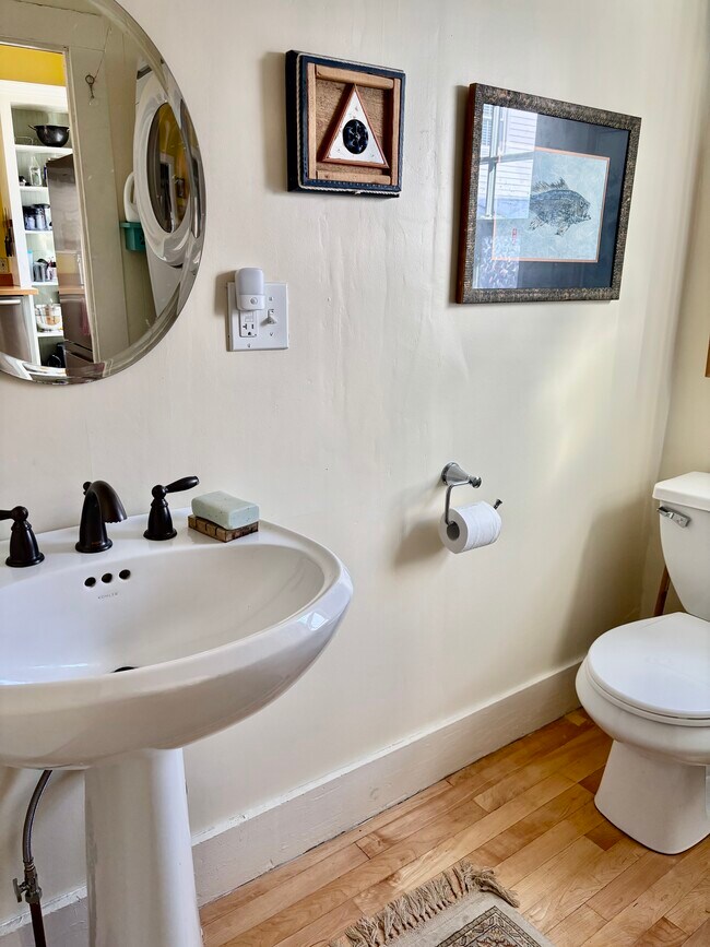 Building Photo - 272 Danforth St