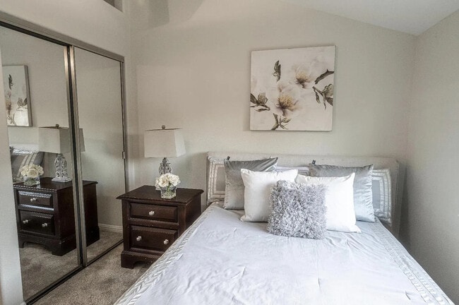 Building Photo - 1915 Washington St