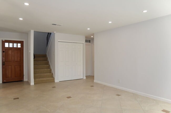 Building Photo - Wonderful 4 Bedroom Home in Fremont – Beautiful Backyard!