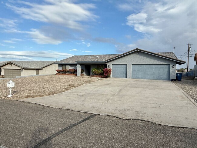 Building Photo - Available now - Unfurnished - Long Term