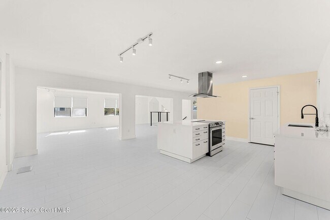 Building Photo - 9085 Jimmy Buffett Mem Hwy