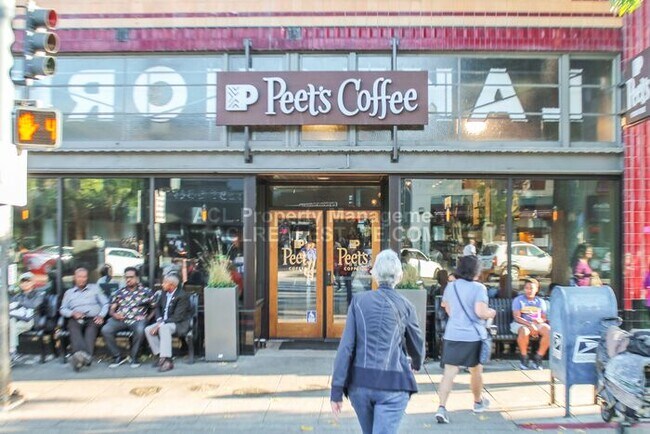 Building Photo - Nicely Located, Pet Friendly, Lake Merritt...