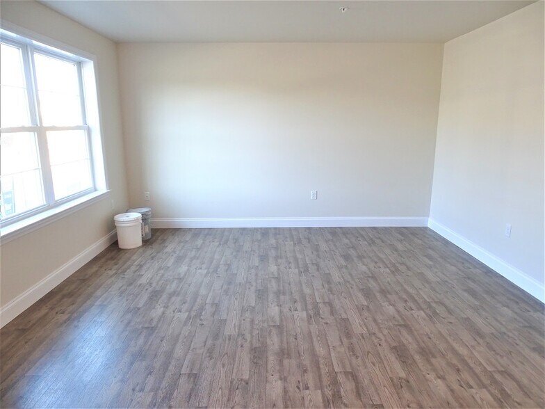 Building Photo - 127 Redstone Dr