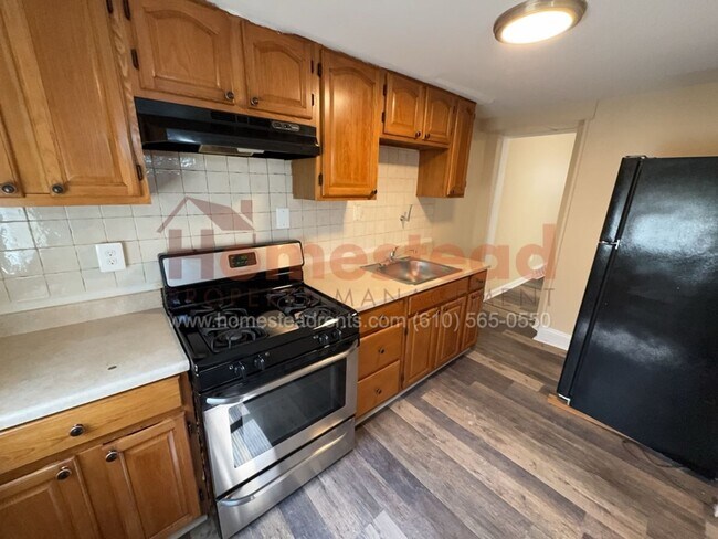 Primary Photo - EDDYSTONE HOME FOR RENT!