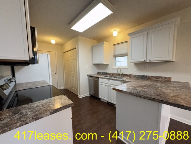 Building Photo - 834 S Duke Ave