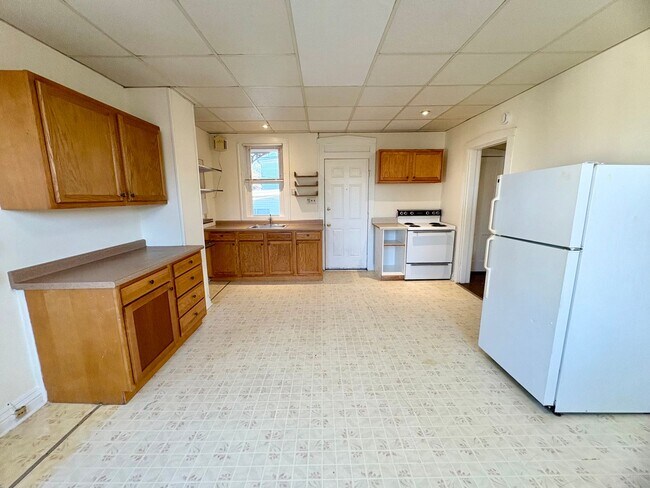 Building Photo - 519-5195 S Market St