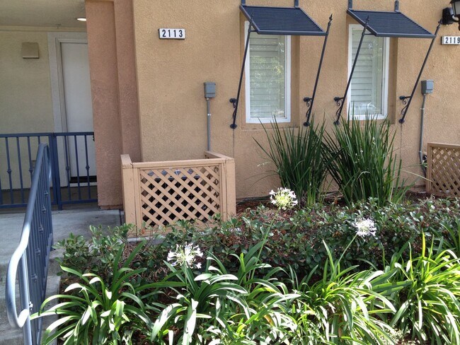 Building Photo - 2 Bedroom Townhouse in Southwest San Jose with Garage