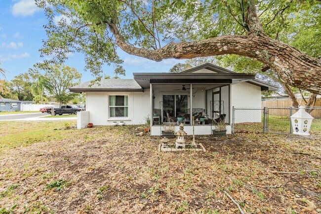 Building Photo - 1813 Chinaberry Dr