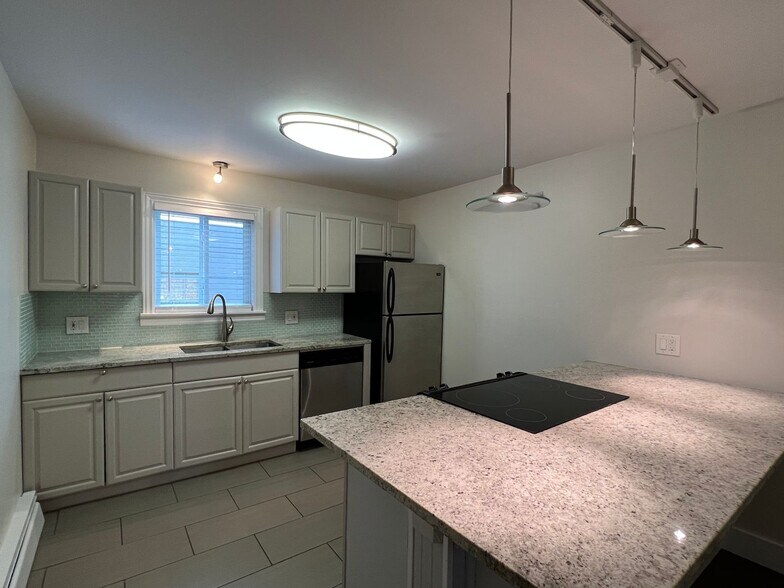 Building Photo - 2401 Walnut St