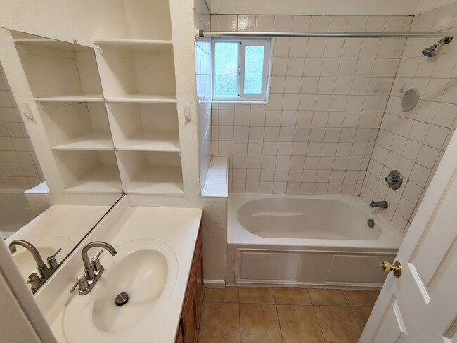 Building Photo - 301 Camellia Way