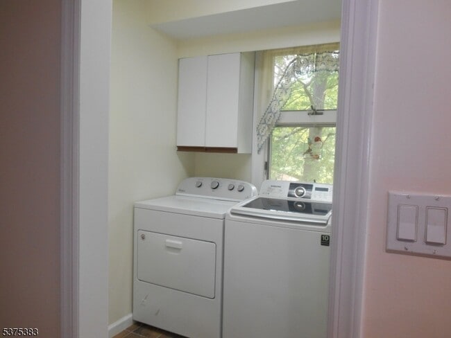 Building Photo - 4 Sage Dr