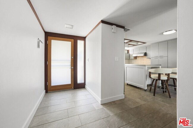 Building Photo - 2672 Veteran Ave