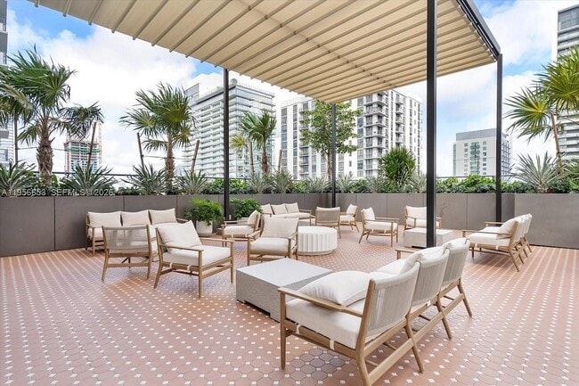 Building Photo - 11 NE 6th St