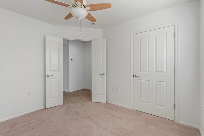 Building Photo - 325 Barrington Farm Ct