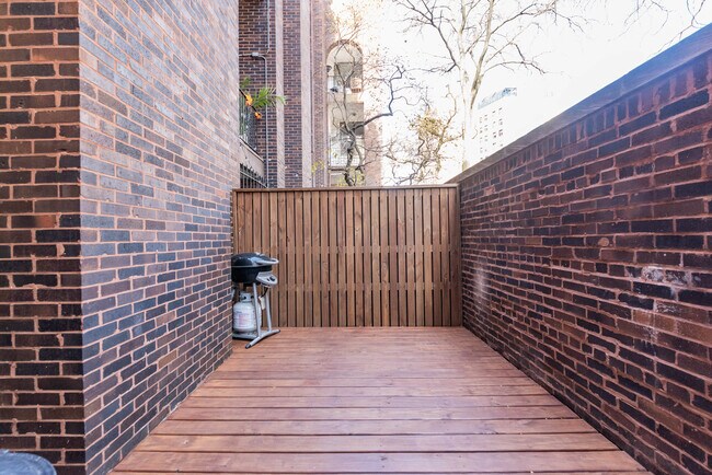 Building Photo - 1750 N Wells St