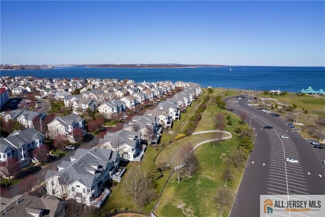 Building Photo - 98 S Shore Dr