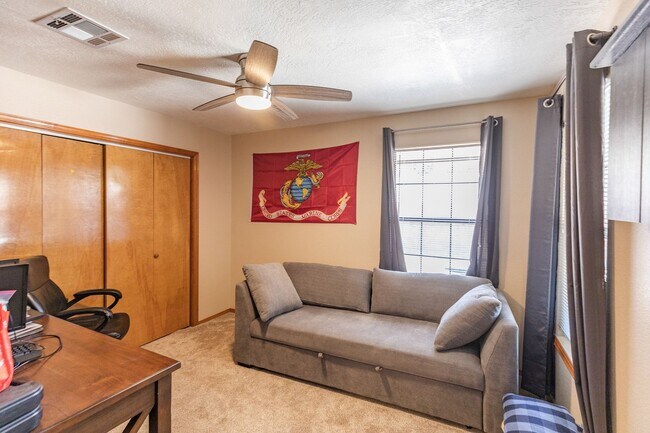 Building Photo - Beautiful 4 Bedroom 2 Bath Home!