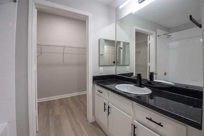 Building Photo - 2320 Gracy Farms Ln