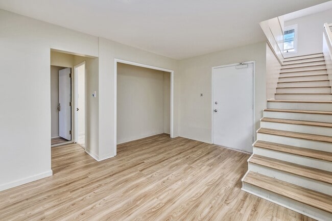 Building Photo - Nuuanu - Renovated 5 bedroom, 2 bath singl...