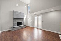 Building Photo - 207 E Harwood Rd