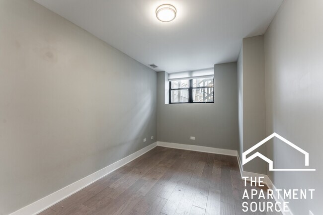 Building Photo - 2516 W Medill Ave