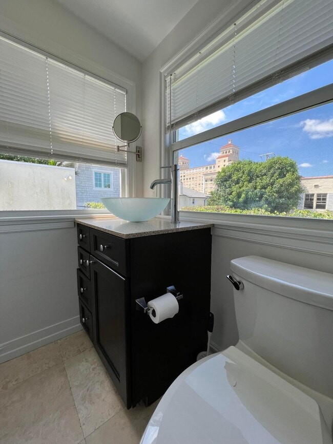 Building Photo - 252 Oleander Ave