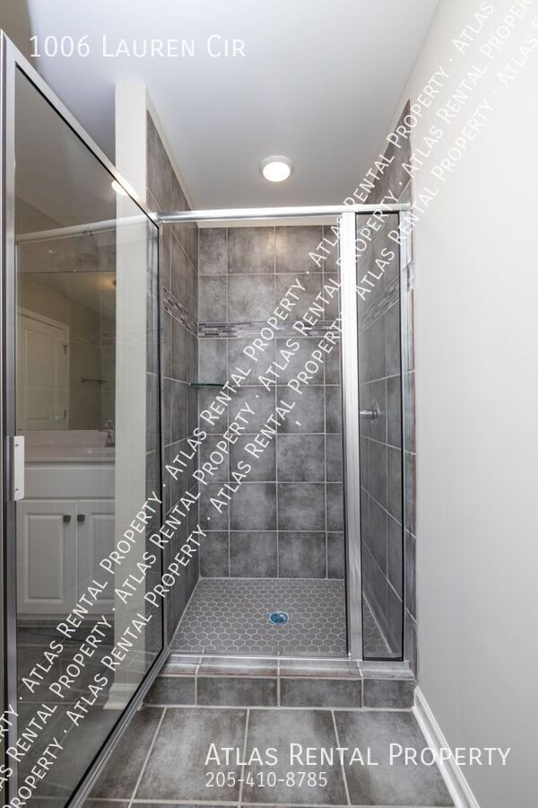 Building Photo - 1006 Lauren Cir E