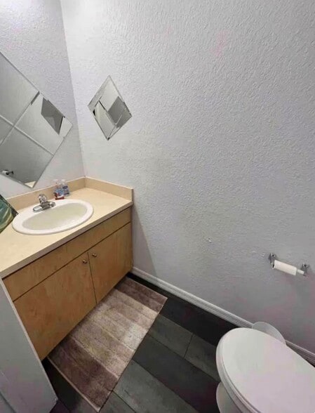 Building Photo - 2102 Oak Chace Ct