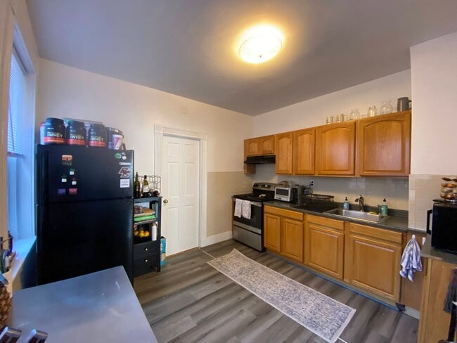 Building Photo - 28 Fuller St