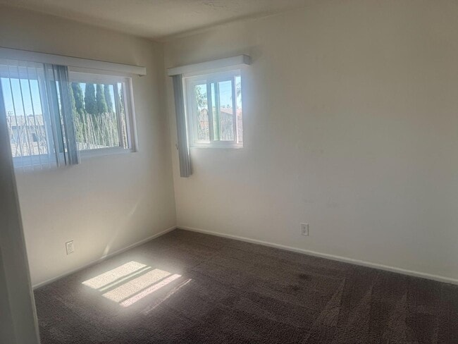 Building Photo - 251 16th Pl