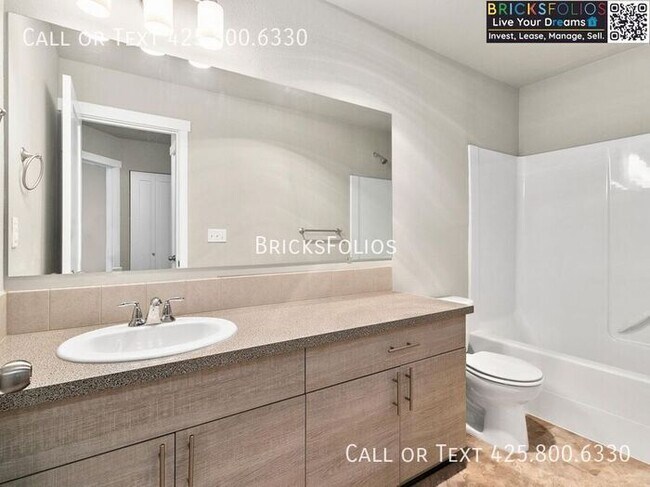 Building Photo - Discover Your Dream Corner Townhome in Olympia