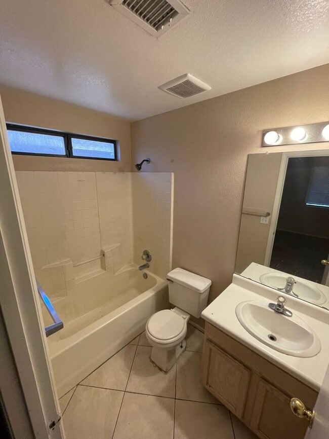 Building Photo - COMING SOON! Adorable 2 bed 2 bath Home in Phoenix!