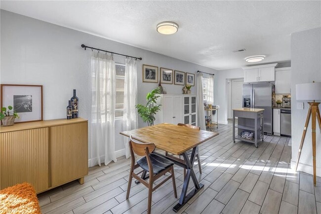 Building Photo - 3605 W Iowa Ave