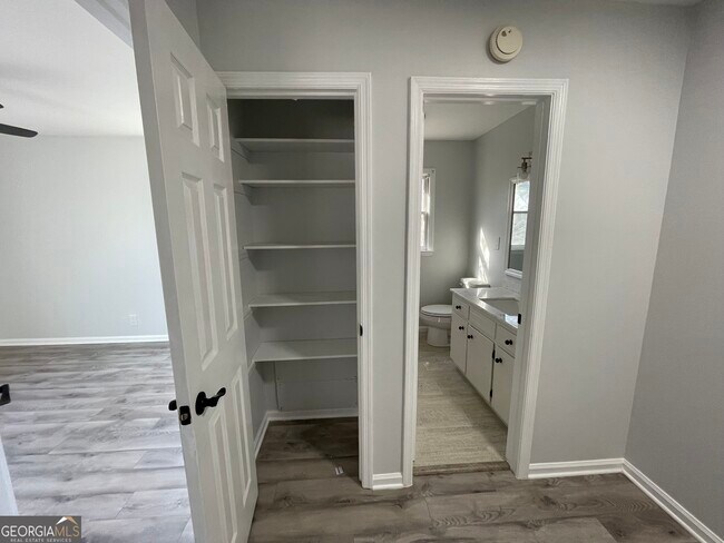 Building Photo - 130 Springdale Ct