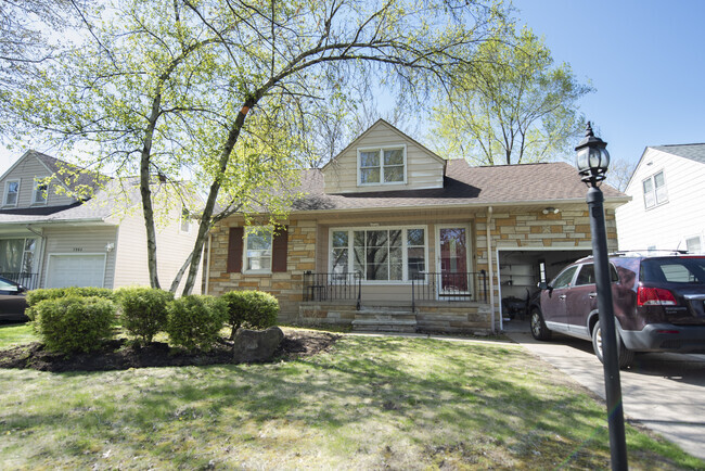 Building Photo - 5976 Hodgman Dr