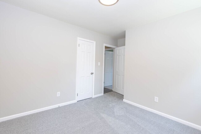 Building Photo - Renovated 3bdr 2bth rancher in the heart of Newport News