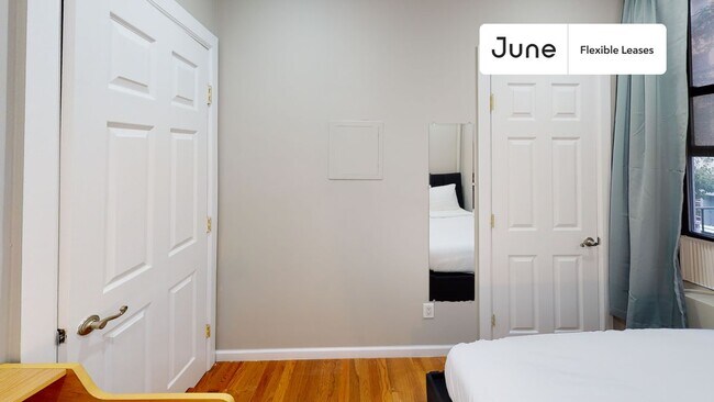 Building Photo - 226 E 7th St