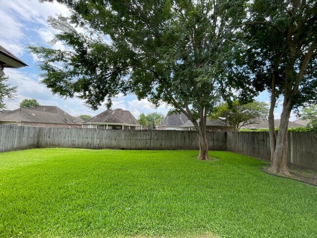 Building Photo - 10362 Hillmont Ave