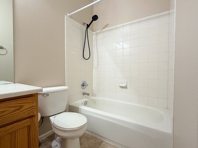 Building Photo - End-Unit Townhome in Littleton