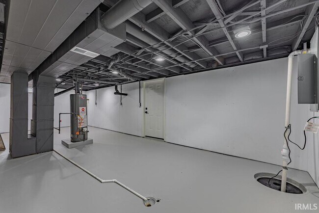 Building Photo - 2054 Conlin Ave