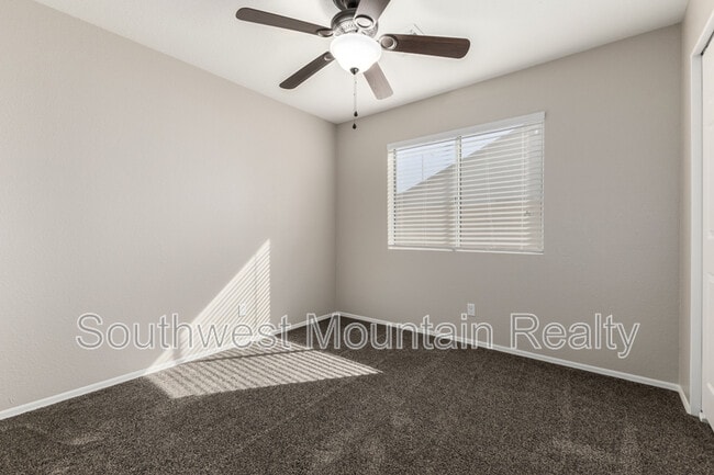 Building Photo - 5526 E Forge Ave