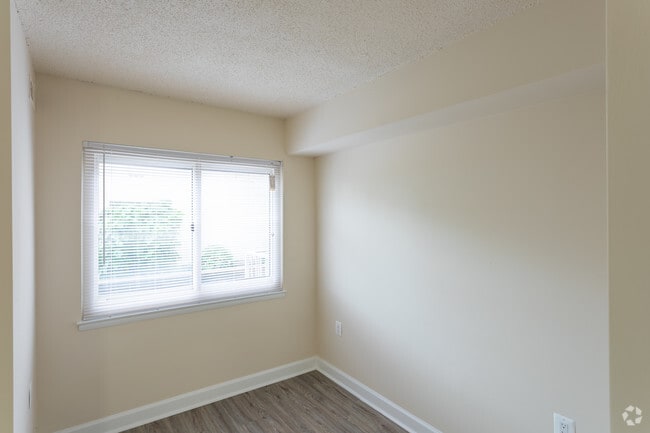 One Bedroom + Den - Metro 710